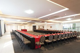 The Lakes Hotel & Conference Centre