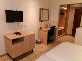 17 on 13th Guest House