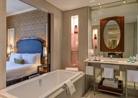 Pivot Hotel