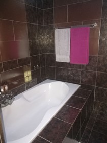 Naisar Holiday Home & Cottage Primrose