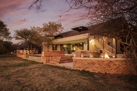 Nako Safari Lodge