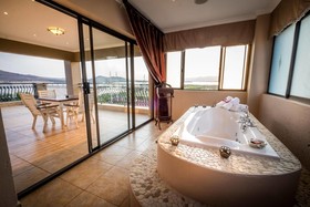 Chateau la Mer Exclusive Guesthouse