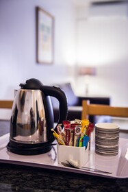 Airport Inn & Suites