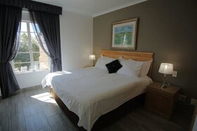 Airport Inn & Suites