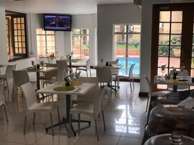 Airport Inn & Suites