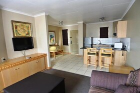 Airport Inn & Suites