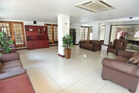 Airport Inn & Suites