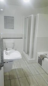 Airport Inn & Suites
