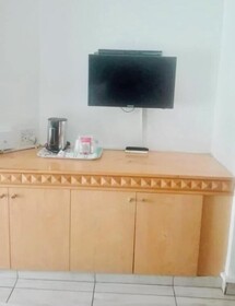 Airport Inn & Suites