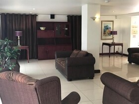 Airport Inn & Suites