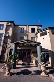 Airport Inn & Suites