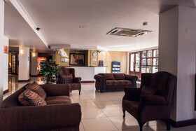 Airport Inn & Suites