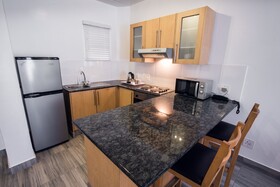 Airport Inn & Suites