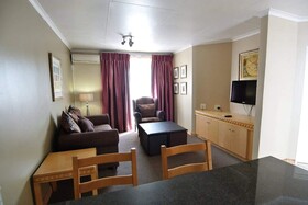 Airport Inn & Suites