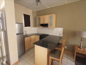 Airport Inn & Suites