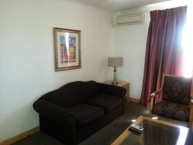 Airport Inn & Suites