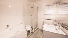 Airport Inn & Suites