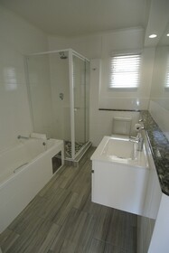 Airport Inn & Suites