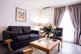 Airport Inn & Suites