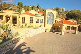 12 On Hillel Guest Manor