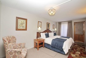 33 on First Guesthouse