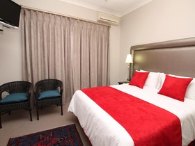 33 on First Guesthouse