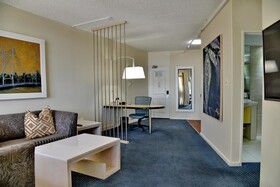 The Parktonian All Suite Hotel
