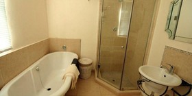 Buckingham Guesthouse and Apartments