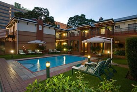 Courtyard Hotel Rosebank