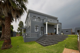 Daze House