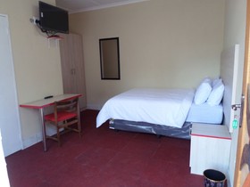 DJ Guest Lodge