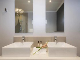 Insignia Luxury Apartments