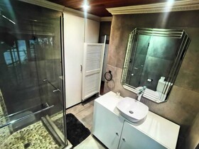 Libra Lodge