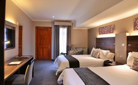 Silverbirch @ Birchwood Hotel