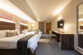 Silverbirch @ Birchwood Hotel