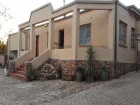 Suburbian Lodge