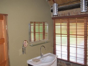Aero Guest Lodge