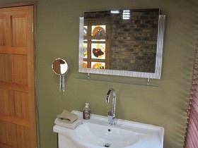 Aero Guest Lodge