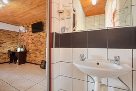 Airport Game Lodge