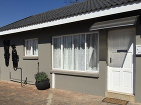 Leika Airport Lodge