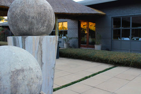Outlook Lodge OR Tambo