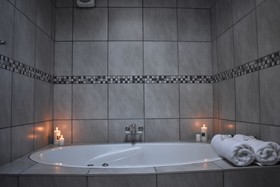 Zora Guesthouse And Spa