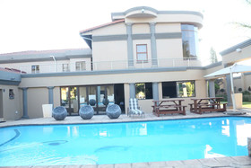 Equestrian Royal Hotel Boutique & Spa