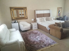 Equestrian Royal Hotel Boutique & Spa