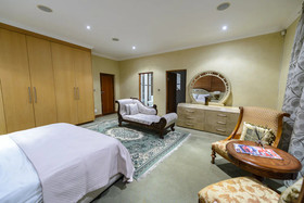 Equestrian Royal Hotel Boutique & Spa