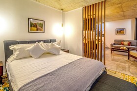 Kravit Premier Suites