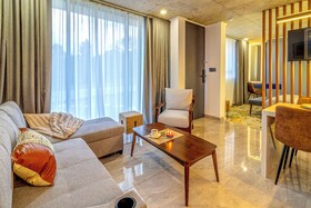 Kravit Premier Suites