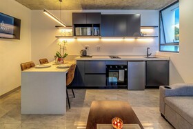 Kravit Premier Suites