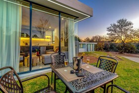 Kravit Premier Suites