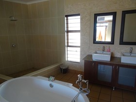 Abafazi Guest House